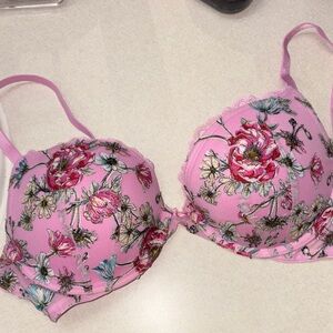 Victoria’s Secret 36C  Floral Lace Trim Pink Bra embroidery